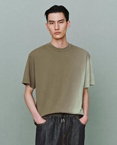  URBAN REVIVO - Áo thun nam cổ tròn tay ngắn loang màu 