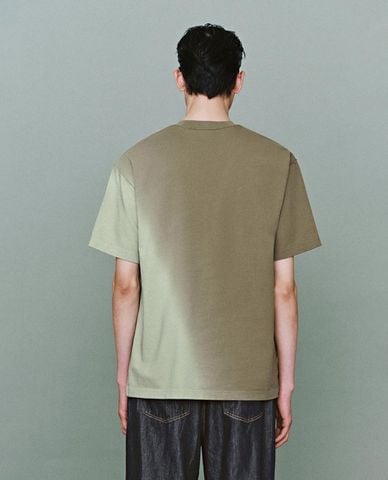  URBAN REVIVO - Áo thun nam cổ tròn tay ngắn loang màu 