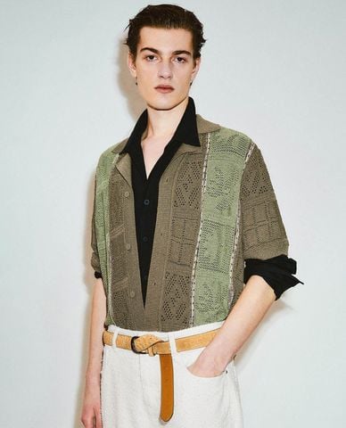  URBAN REVIVO - Áo khoác cardigan nam tay ngắn hai màu 