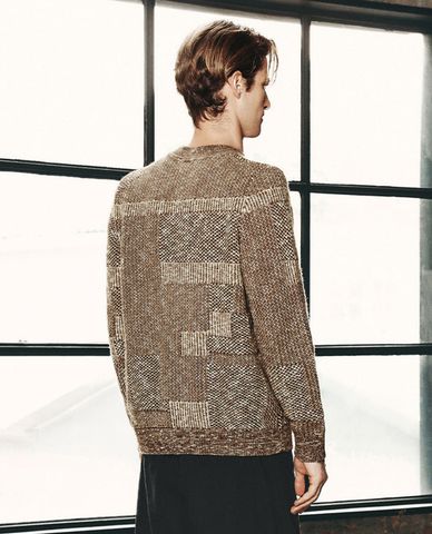  URBAN REVIVO - Áo dệt kim nam cổ tròn tay dài phối hoạ tiết thời trang 
