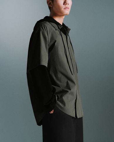  URBAN REVIVO - Áo sơ mi nam phối mũ thời trang 