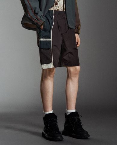  URBAN REVIVO - Quần short nam ngang gối Loose 