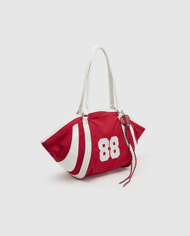  URBAN REVIVO - Túi đeo vai nữ hình thang phối charm 