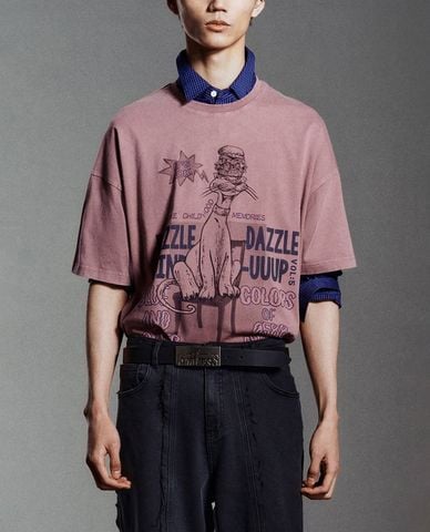  URBAN REVIVO - Áo thun nam cổ tròn in hình nổi bật 