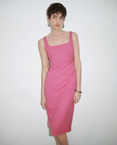  URBAN REVIVO - Đầm sát nách midi cổ vuông hiện đại 