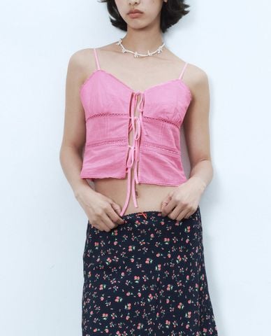  URBAN REVIVO - Áo hai dây nữ phom croptop hiện đại 