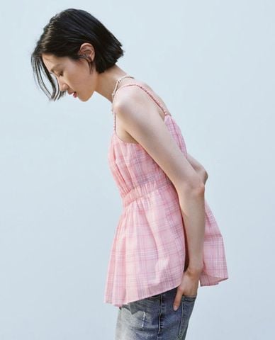  URBAN REVIVO - Áo hai dây nữ kẻ sọc nhún eo 