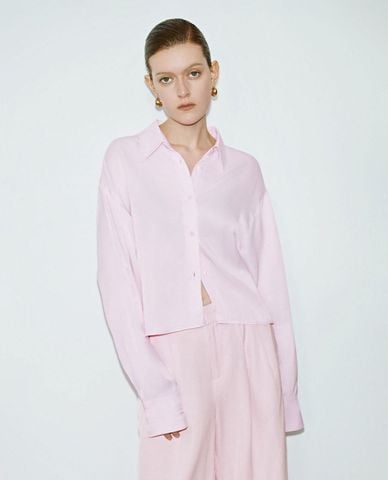  URBAN REVIVO - Áo sơ mi nữ cổ bẻ tay dài phom croptop 