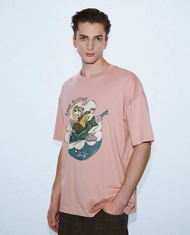  URBAN REVIVO - Áo thun nam cổ tròn tay ngắn in họa tiết 