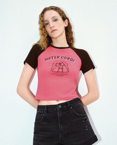  URBAN REVIVO - Áo croptop nữ cổ tròn tay ngắn trẻ trung 