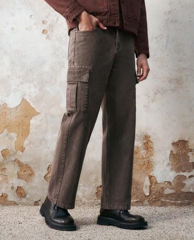  URBAN REVIVO - Quần jeans nam ống đứng phối túi hộp hiện đại 