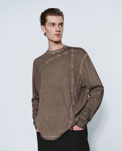  URBAN REVIVO - Áo thun nam cổ tròn tay dài hiện đại 