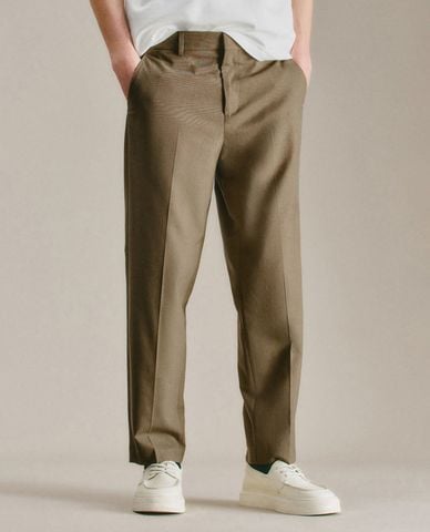  URBAN REVIVO - Quần nam ống đứng xếp li thanh lịch 