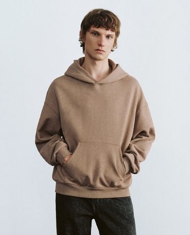  URBAN REVIVO - Áo hoodie nam tay dài phối mũ Straight 