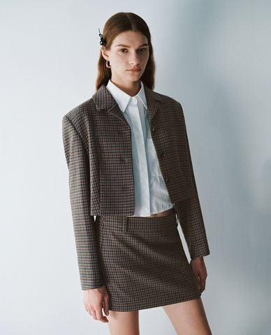  URBAN REVIVO - Áo khoác blazer nữ cổ bẻ tay dài phom croptop Button Up 