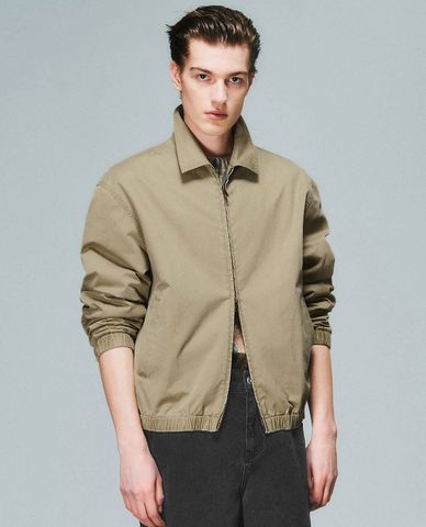  URBAN REVIVO - Áo khoác bomber nam cổ bẻ tay dài 