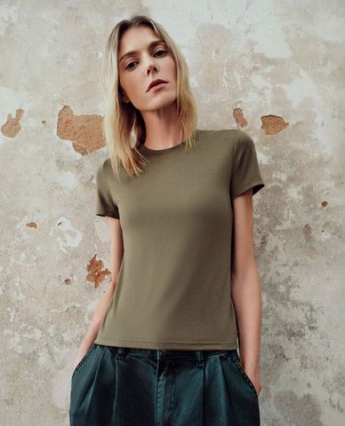  URBAN REVIVO - Áo thun nữ cổ tròn tay ngắn 