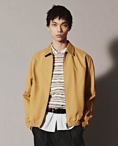  URBAN REVIVO - Áo khoác bomber nam cổ bẻ tay dài 