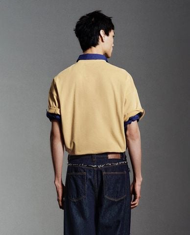  URBAN REVIVO - Áo thun nam cổ tròn in hình hiện đại 