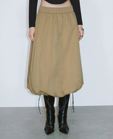  URBAN REVIVO - Chân váy chữ A midi lưng thun trẻ trung 