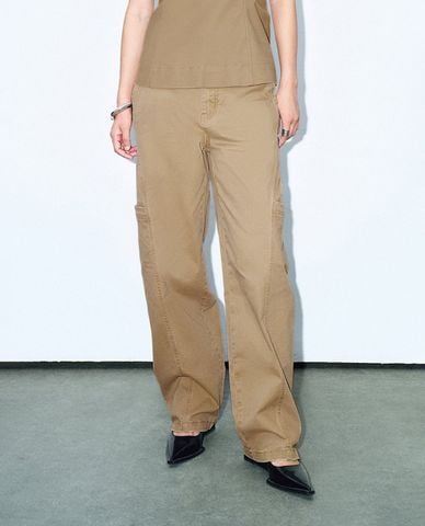  URBAN REVIVO - Quần jeans nữ ống rộng hiện đại 