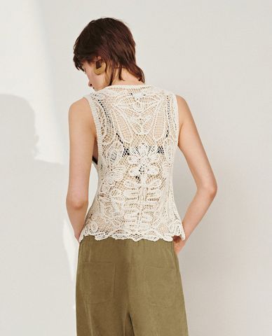  URBAN REVIVO - Áo kiểu nữ phối ren cổ V sát nách 