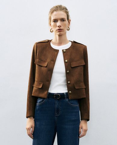  URBAN REVIVO - Áo khoác nữ một hàng nút cổ tròn tay dài Regular 