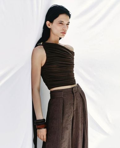  URBAN REVIVO - Áo kiểu nữ lệch vai sang trọng 