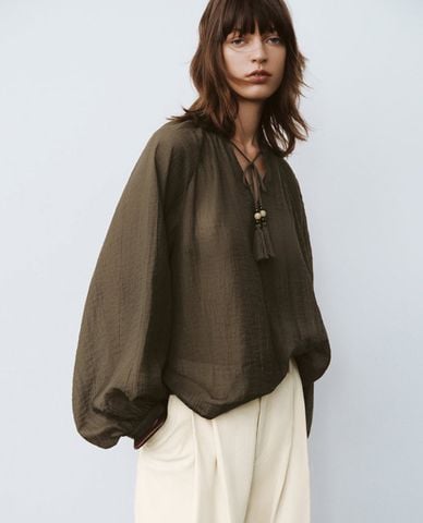  URBAN REVIVO - Áo kiểu nữ cổ V tay dài phối dây thanh lịch 