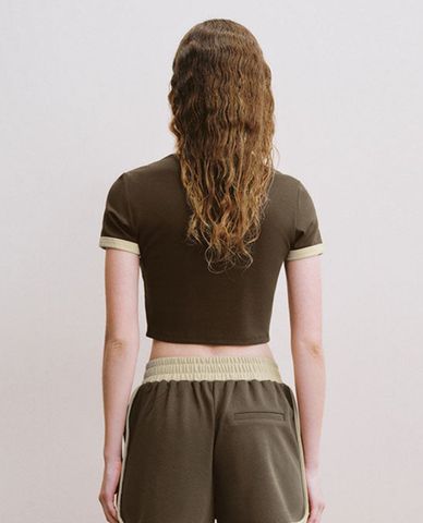  URBAN REVIVO - Áo croptop nữ cổ tròn tay ngắn Letter Printed 