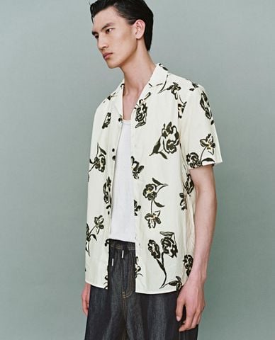  URBAN REVIVO - Áo sơ mi nam cổ bẻ tay ngắn Floral Printed 