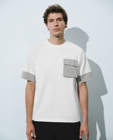  URBAN REVIVO - Áo thun nam cổ tròn tay ngắn phối túi Strick 