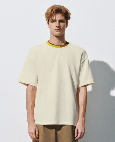  URBAN REVIVO - Áo thun nam cổ tròn bo viền hiện đại 