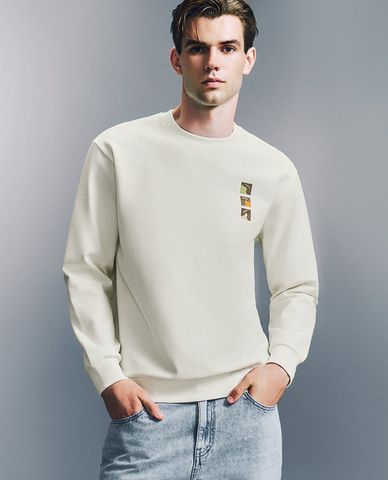  URBAN REVIVO - Áo sweatshirt nam cổ tròn tay dài phom suông 