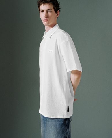  URBAN REVIVO - Áo sơ mi nam cổ bẻ tay ngắn 