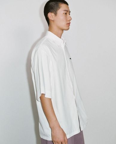  URBAN REVIVO - Áo sơ mi nam cổ bẻ tay ngắn trẻ trung 