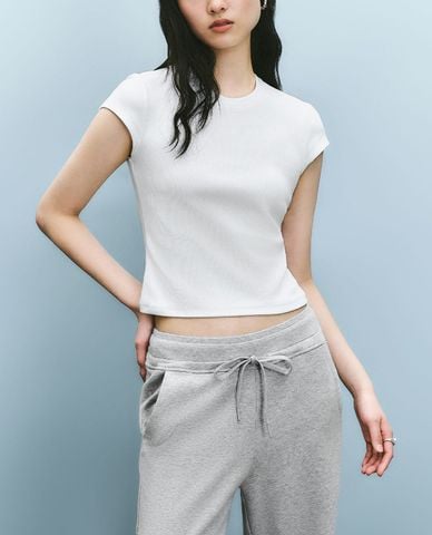  URBAN REVIVO - Áo thun nữ cổ tròn tay ngắn phom ôm 