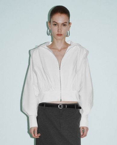  URBAN REVIVO - Áo khoác croptop nữ cổ trụ tay dài phối zip 