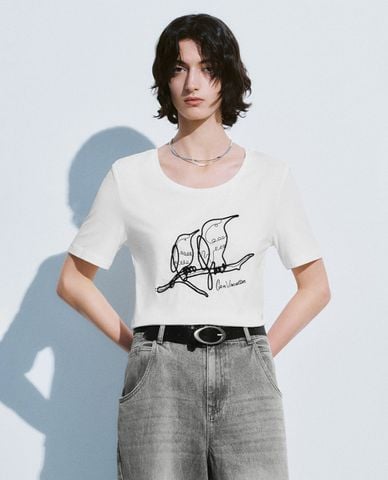  URBAN REVIVO - Áo thun nữ cổ tròn tay ngắn phối hoạ tiết 