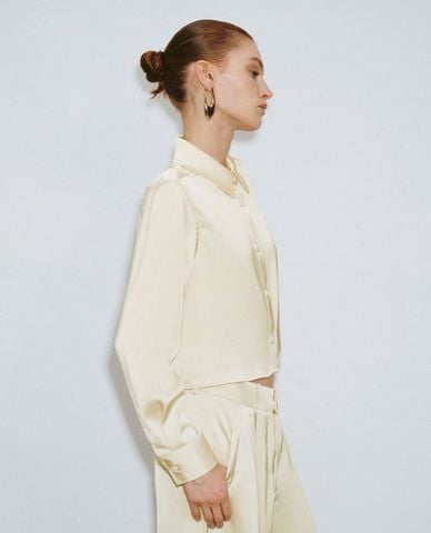  URBAN REVIVO - Áo sơ mi nữ cổ bẻ tay dài phom croptop Button Up Straight 