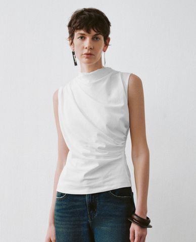  URBAN REVIVO - Áo kiểu nữ cổ cao sát nách phom ôm tôn dáng 