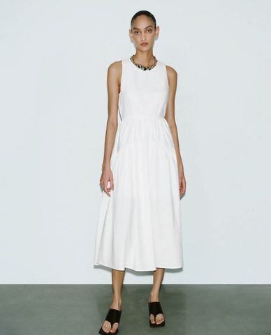  URBAN REVIVO - Đầm sát nách midi cổ tròn hiện đại 