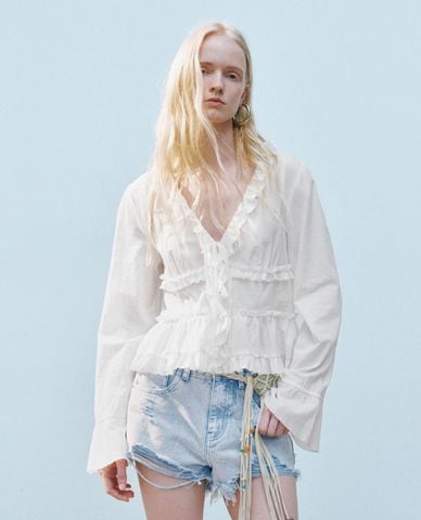  URBAN REVIVO - Áo kiểu nữ cổ V tay loe Ruffle 