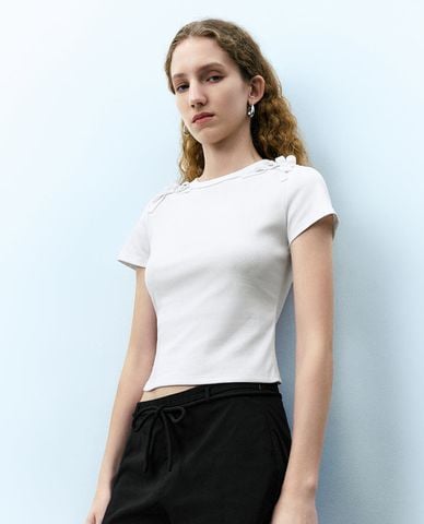  URBAN REVIVO - Áo croptop nữ cổ tròn tay ngắn Bow Décor 