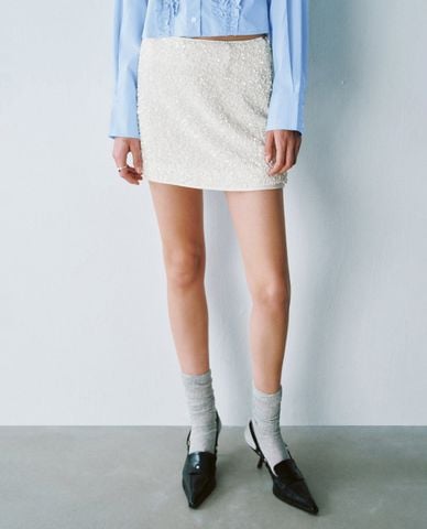  URBAN REVIVO - Chân váy chữ A mini đính hạt 