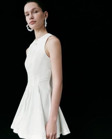  URBAN REVIVO - Đầm sát nách mini Flared Pleated 