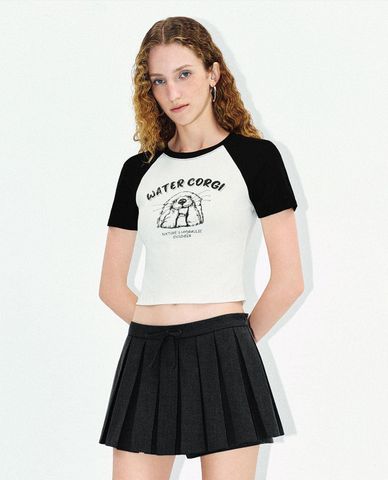  URBAN REVIVO - Áo croptop nữ cổ tròn tay ngắn trẻ trung 