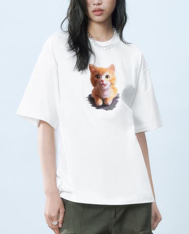  URBAN REVIVO - Áo thun nữ cổ tròn tay ngắn in họa tiết 