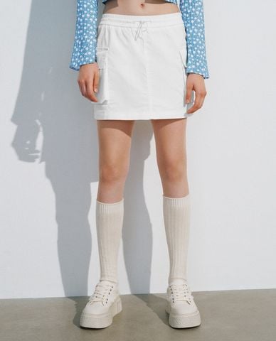  URBAN REVIVO - Chân váy chữ A mini lưng thun Straight 