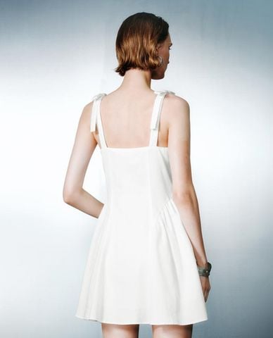  URBAN REVIVO - Đầm hai dây mini cổ vuông phối nơ 